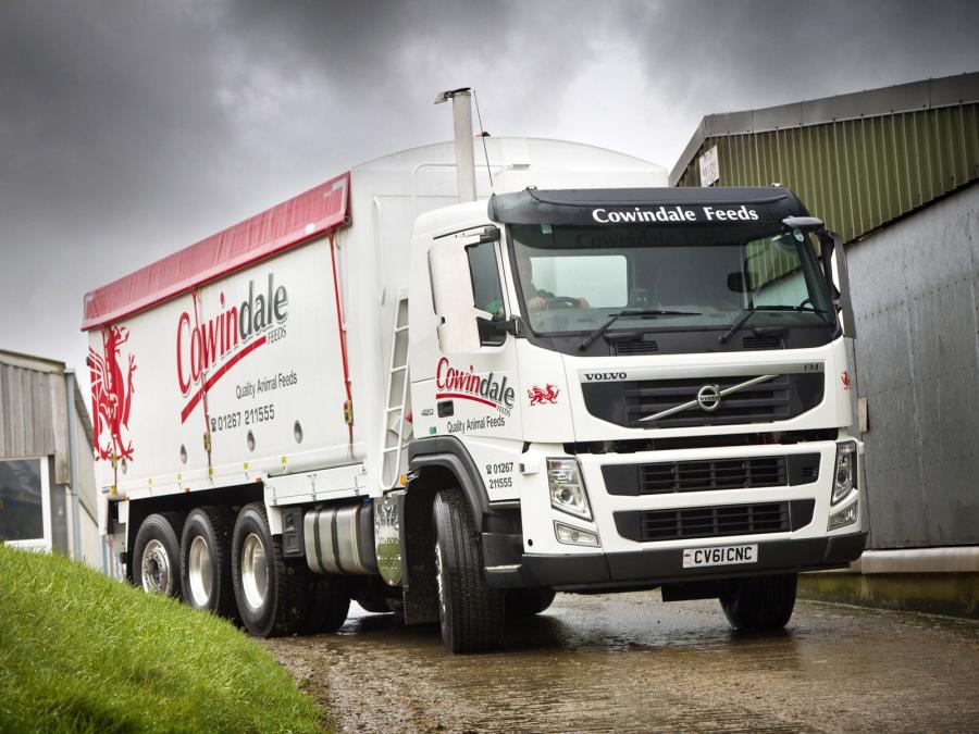  Volvo FM 420 8x4 2010 года  (UK) (фото 4 из 6)
